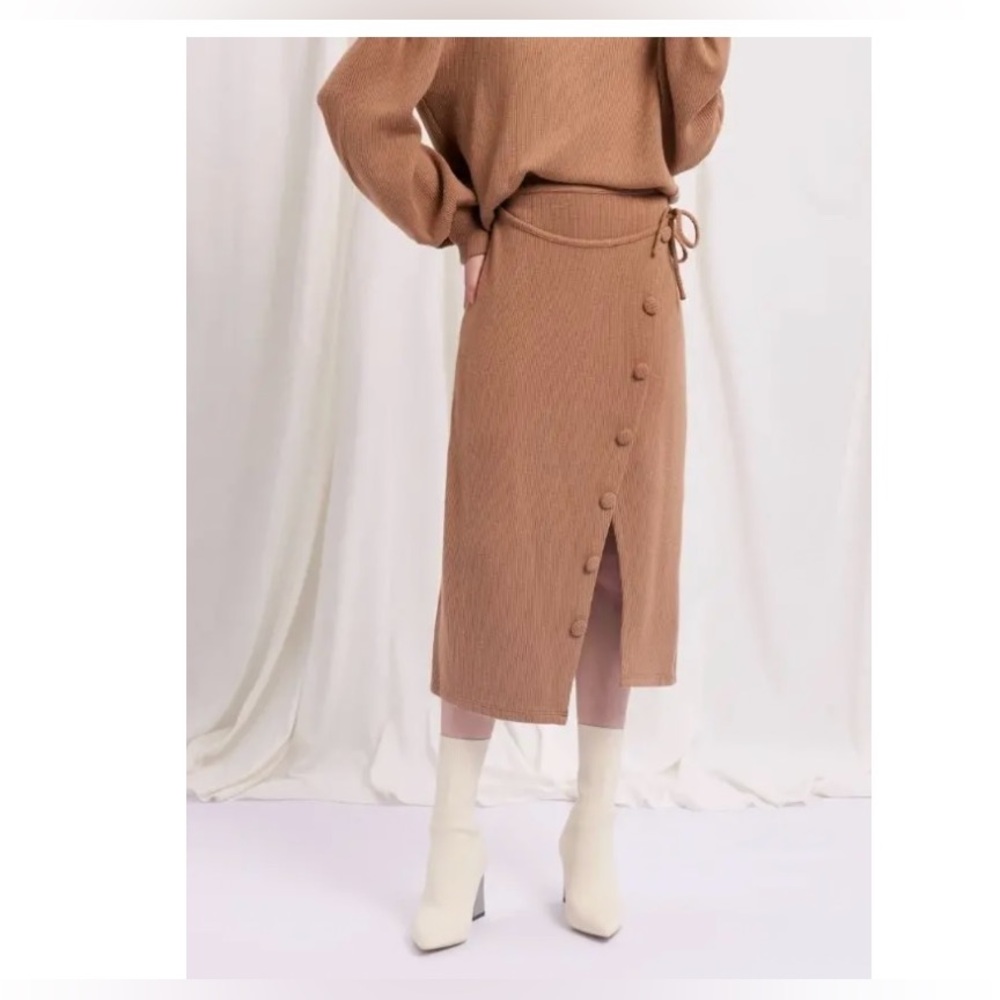 Petite Studio Midi Skirt in Camel